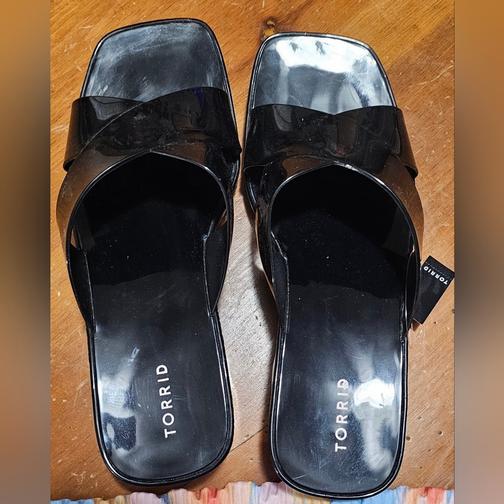Torrid's black crisscross jelly heel. 13w offers welcome.